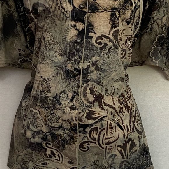 W-21 B.L.E.U. Black & Cream Floral  & Sequin Short Sleeve Blouse Size M - Picture 2 of 16